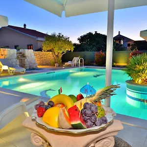 https://villa-dalmatina-zadar.hotelinzadar.com