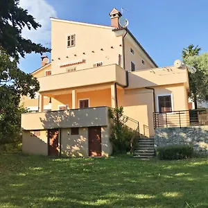 Sveti Lovro Apartment